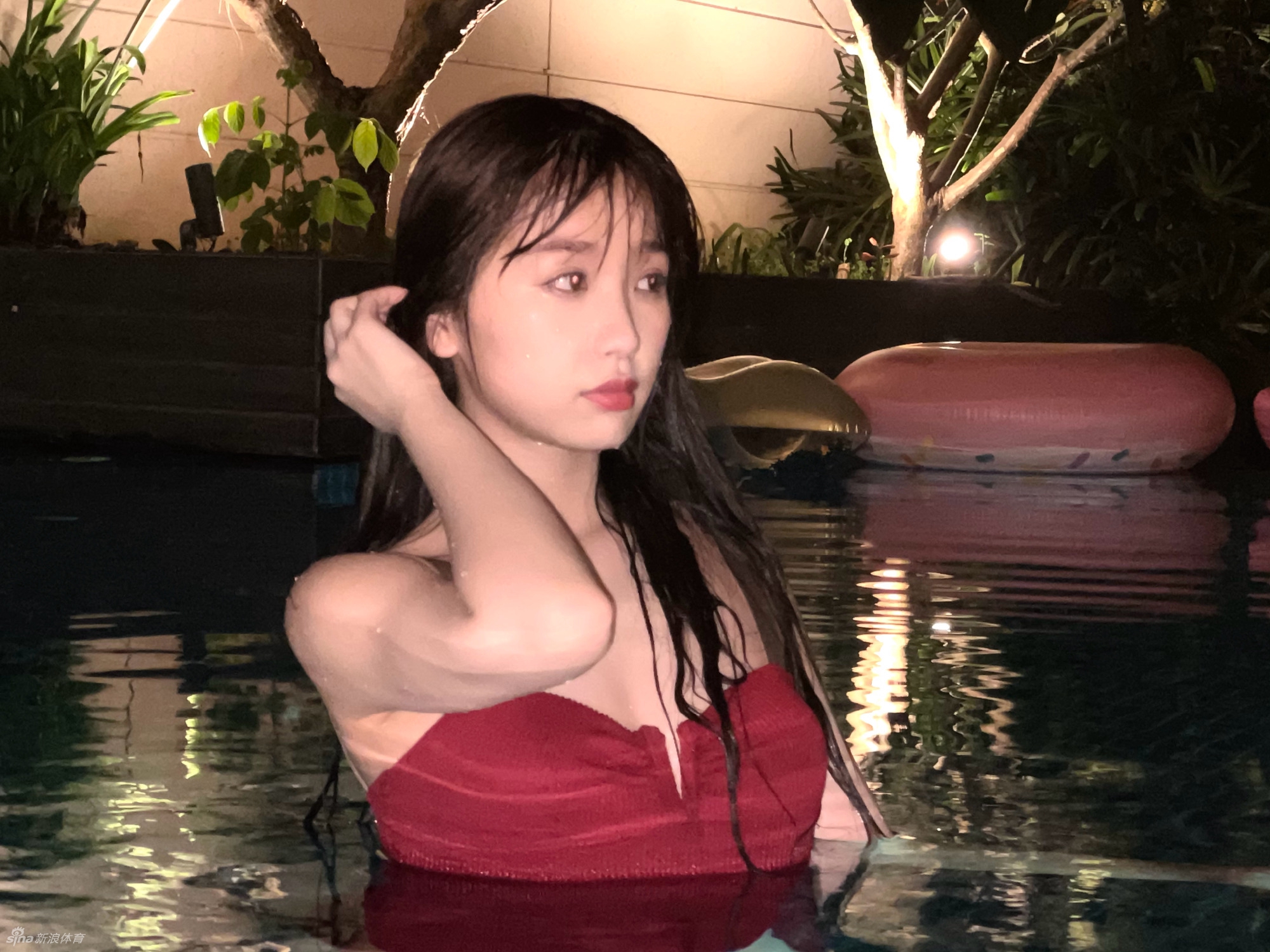 女星虞书欣练普拉提秀好身材