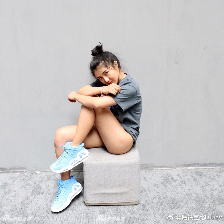 喜爱篮球的AJ girl！想和她一起打球吗