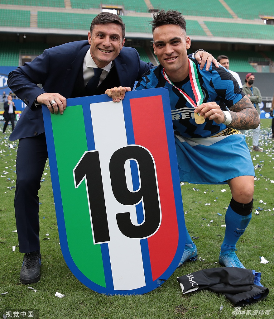 荣耀时刻！国米时隔11年再捧意甲冠军奖杯