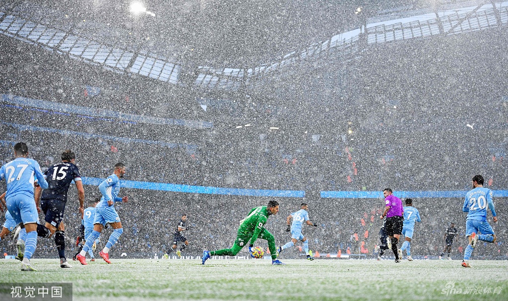 [英超]雪战到底！曼城大雪中2-1战胜西汉姆联