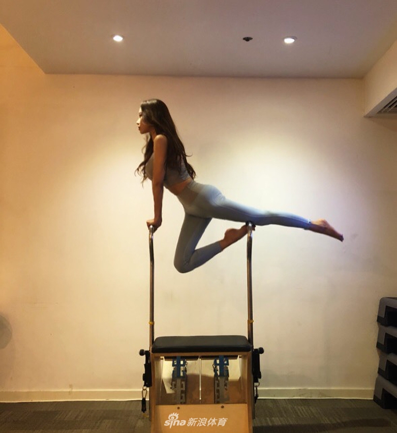 韩国网红嫩模健身美照 美腿细腰凹凸有致