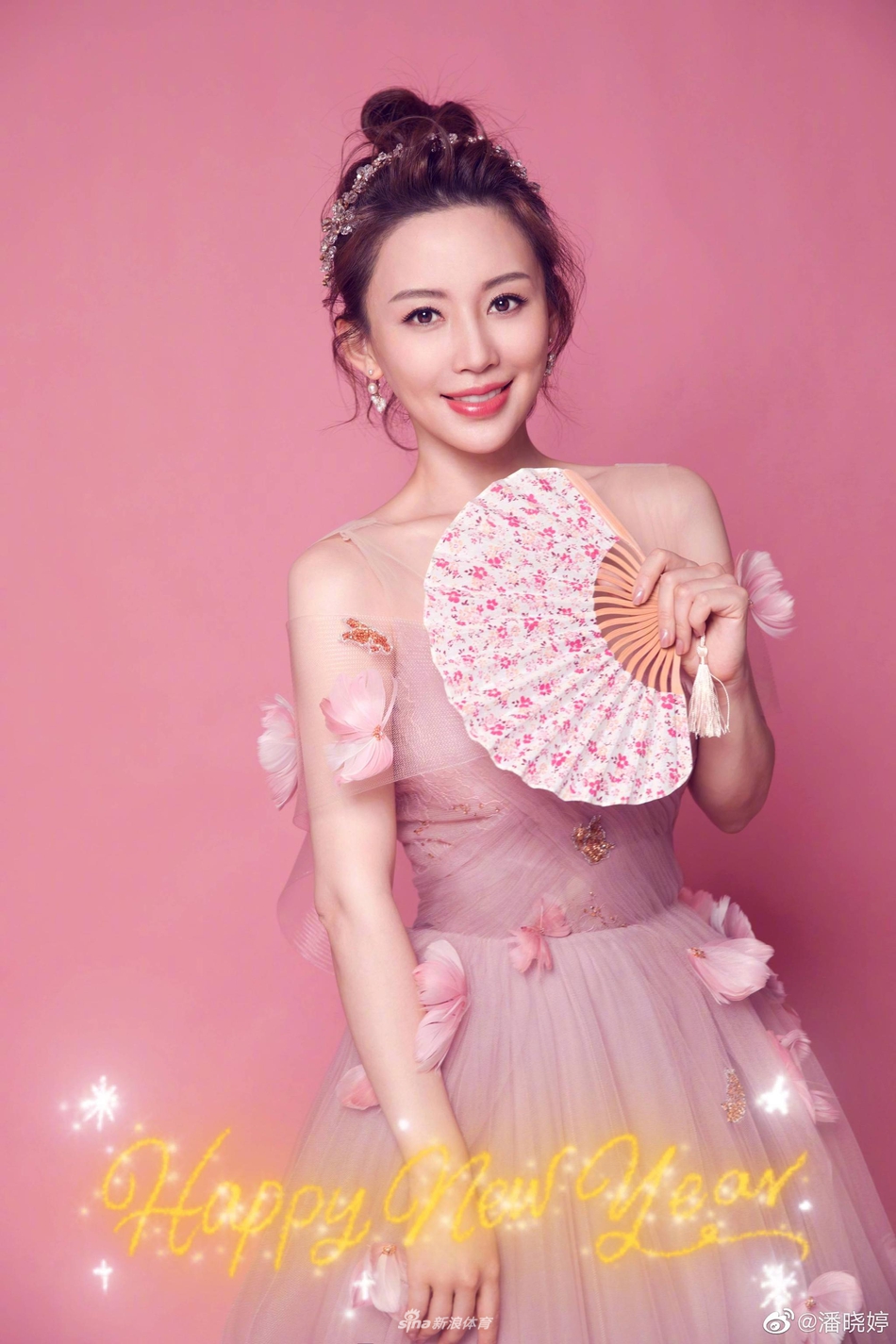 台球天后潘晓婷发自拍与粉丝互动