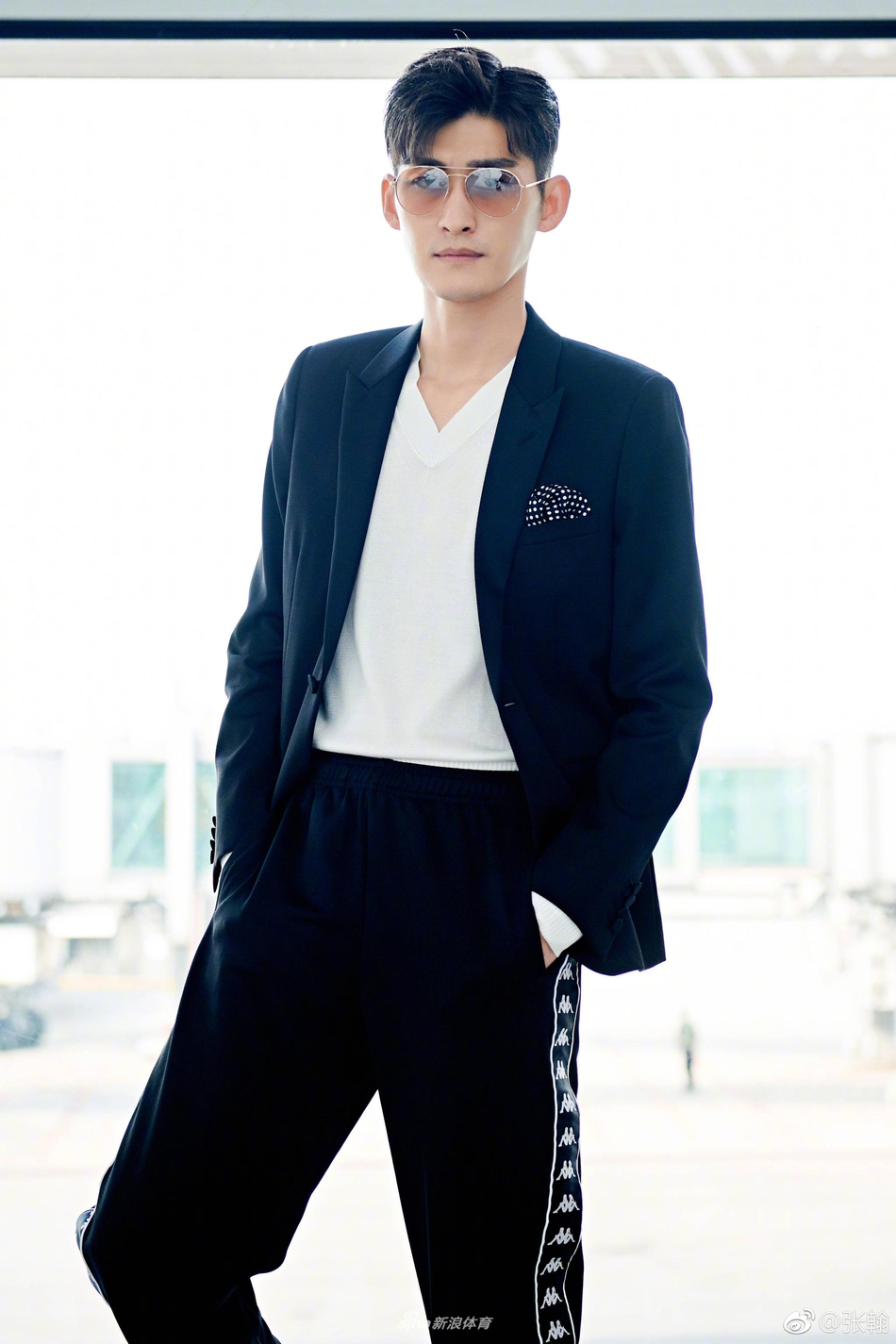 张翰撸铁秀肌肉荷尔蒙爆棚 穿衣显瘦脱衣有肉！