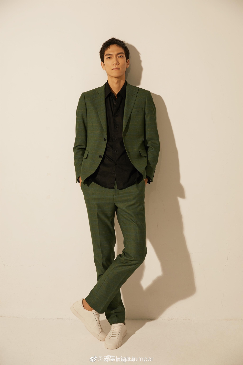 国家田径队队员王宇晒西装照酷帅有型