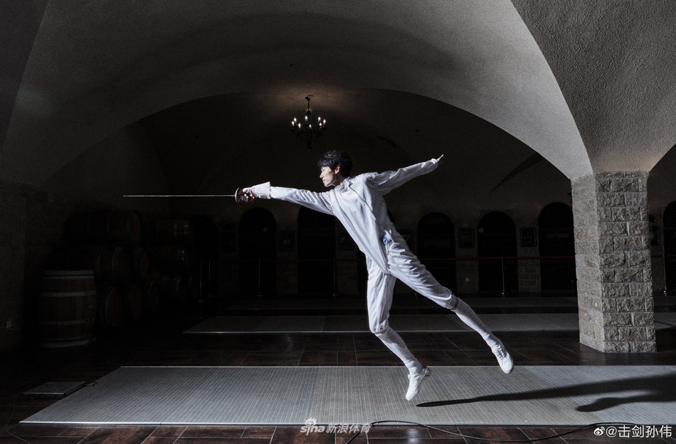 高颜值击剑冠军孙伟帅照 大长腿吸引众多粉丝垂涎
