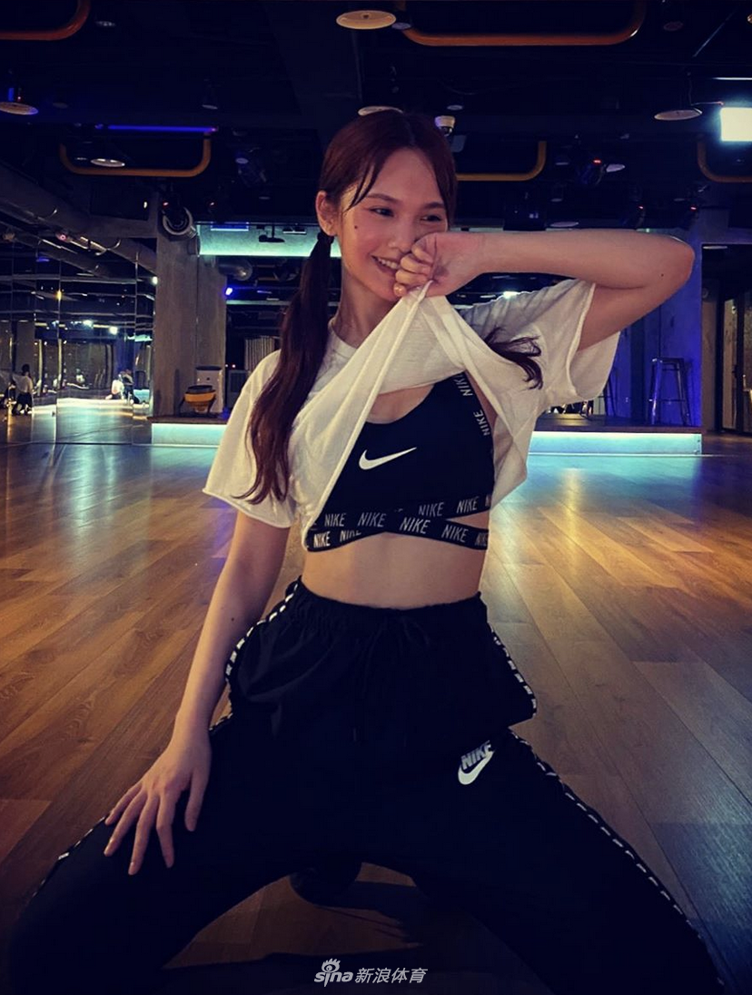 杨丞琳晒健身照面色红润秀纤腰 运动后素颜状态佳