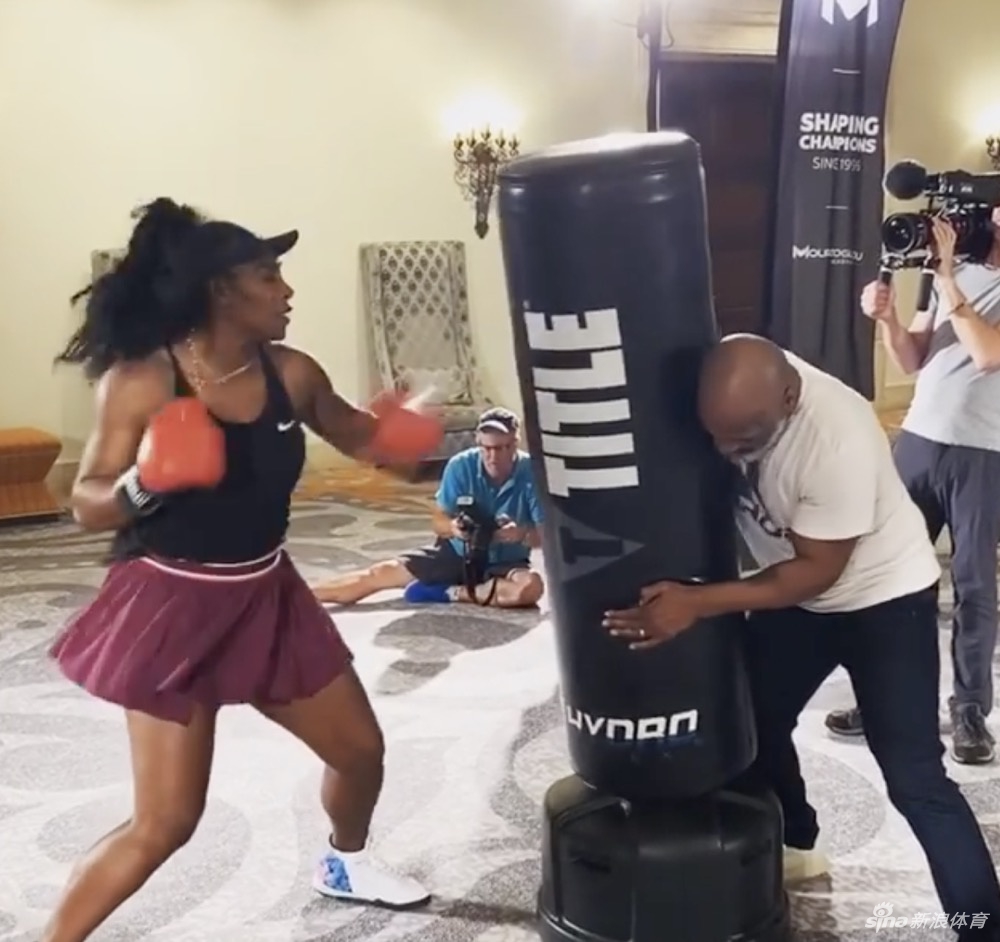 泰森教打拳击是什么感受?小威跟拳王单练沙袋
