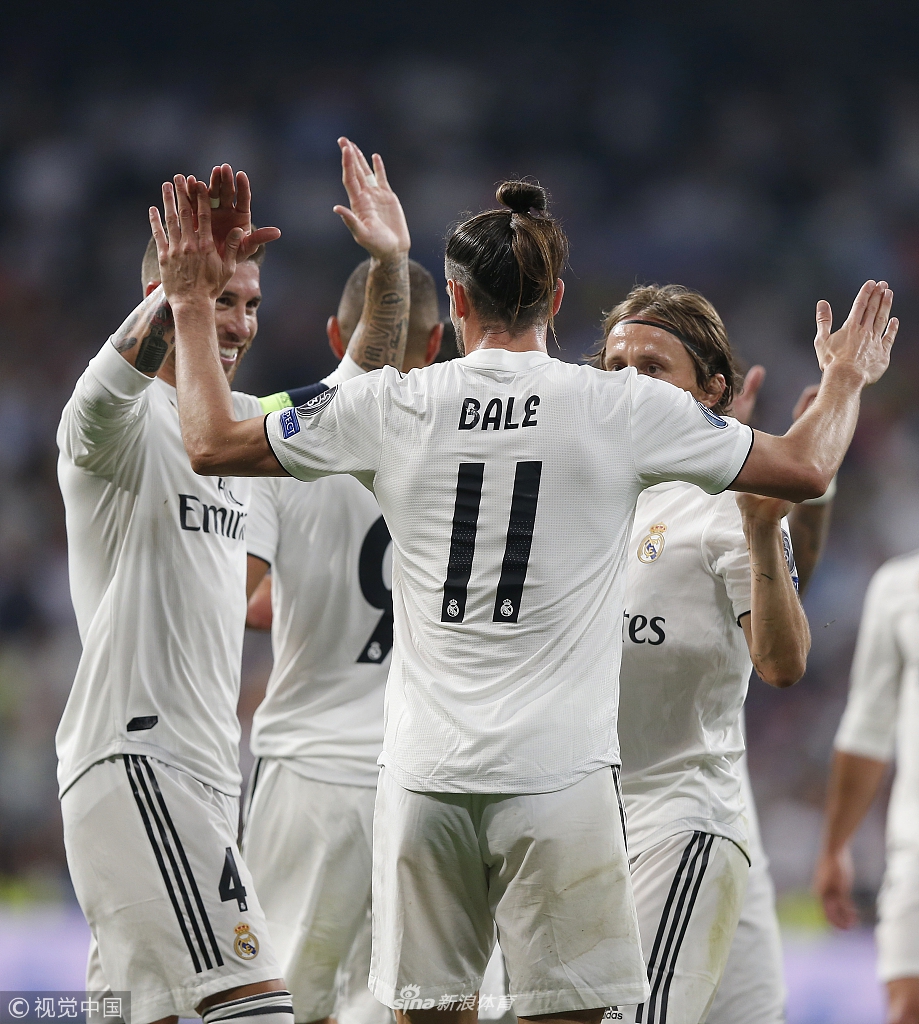 贝尔与队友庆祝