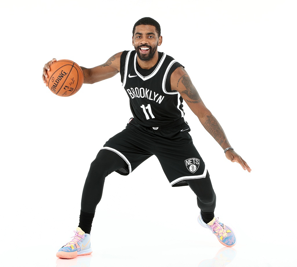 篮网队拍摄新赛季球员写真 杜兰特欧文造型满分