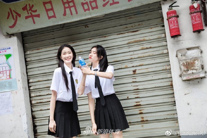 艺体女神同框！张豆豆晒与舒思瑶清纯校园风美拍
