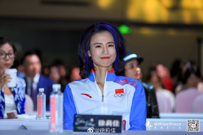 帆船奥运冠军徐莉佳出席活动优雅大方