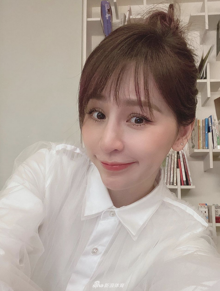 杨丞琳晒健身照面色红润秀纤腰 运动后素颜状态佳