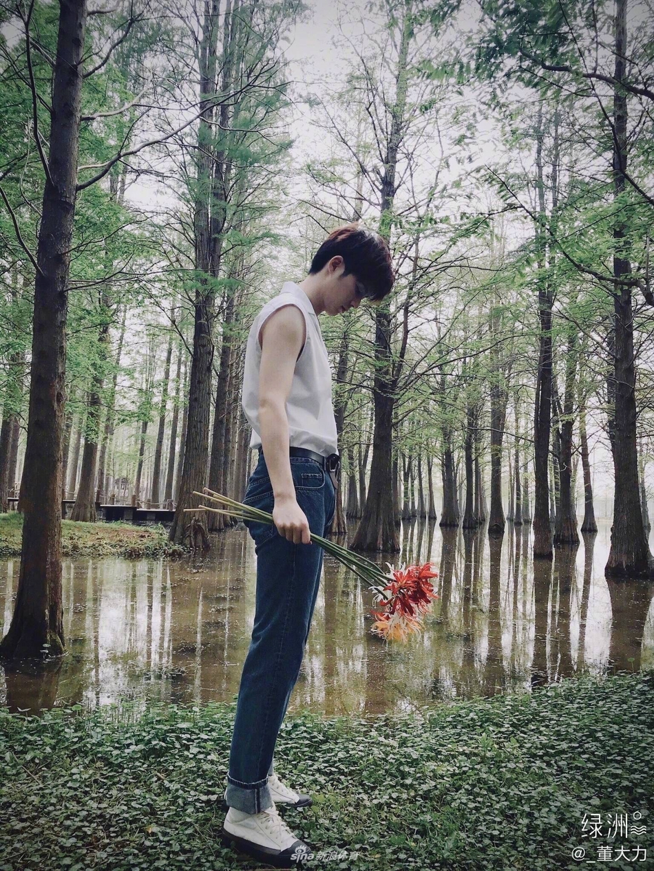 董力夏日清新写真 白衬衫阳光帅气少年感十足