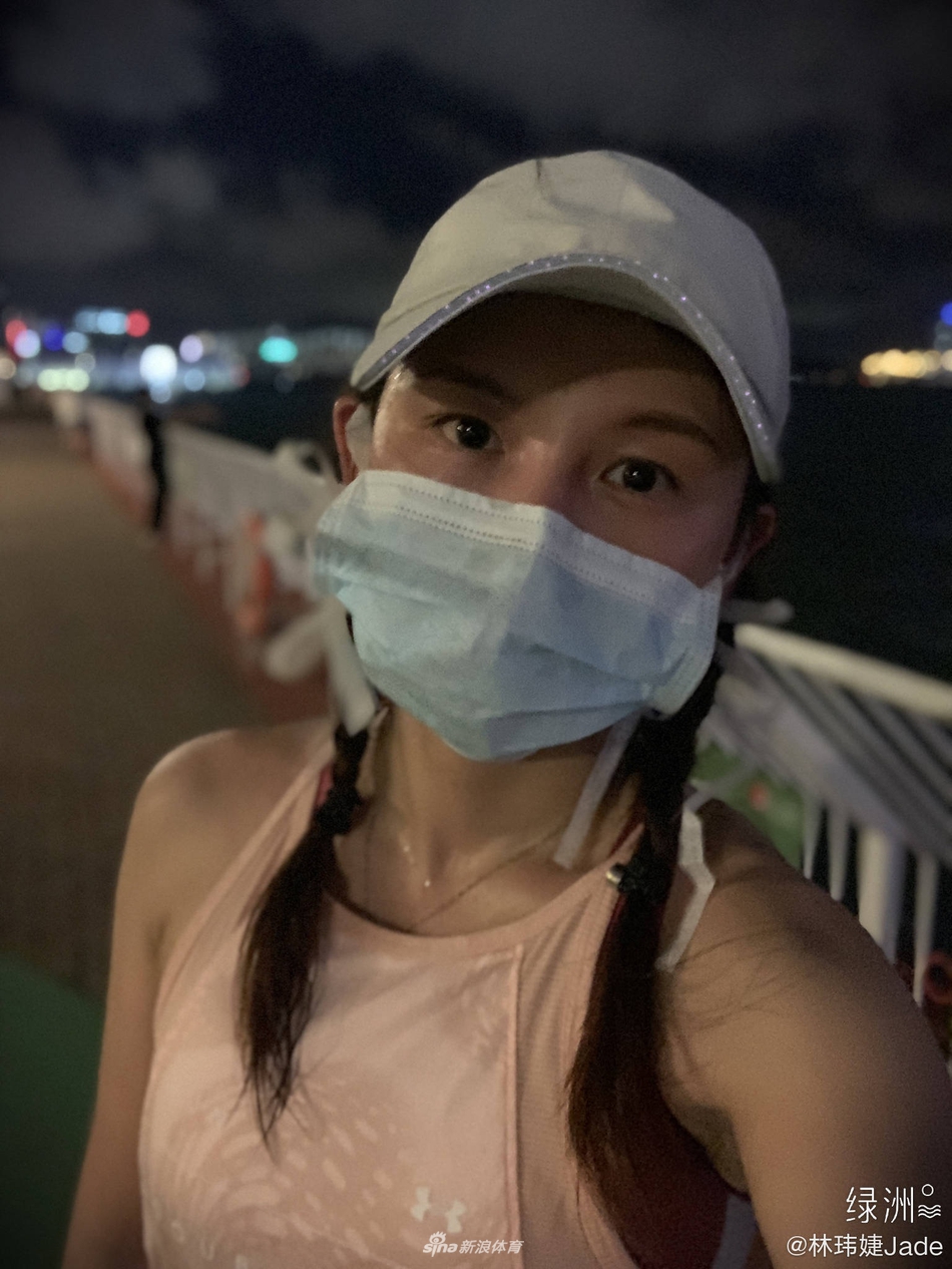 美女主持林玮婕戴口罩坚持跑步香汗淋漓心情好