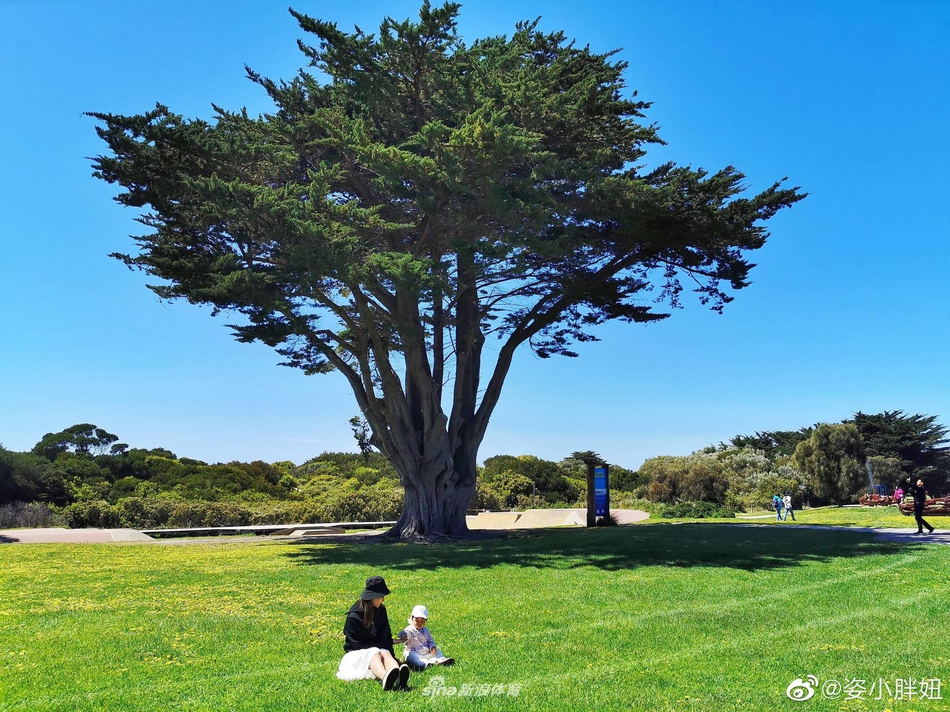 何姿携女儿小盒子向你说早安