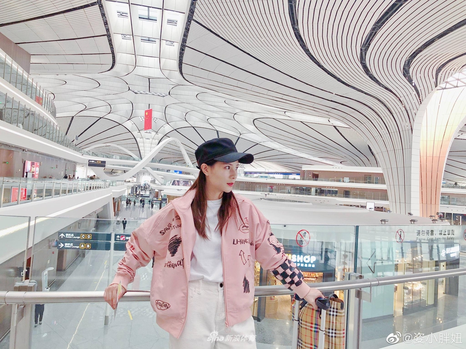 何姿凹造型秀美肩