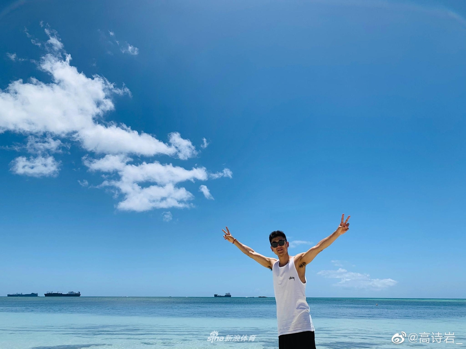 高诗岩变身搬砖工人养家糊口 向劳动人民致敬