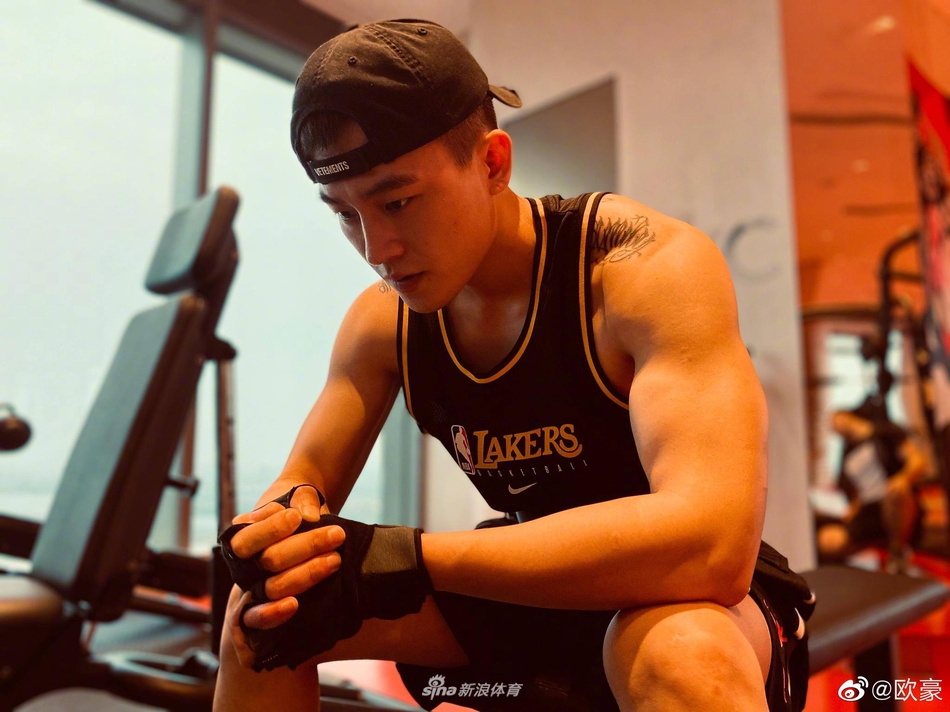 欧豪:谁胖来着?粉丝:就是你胖别解释