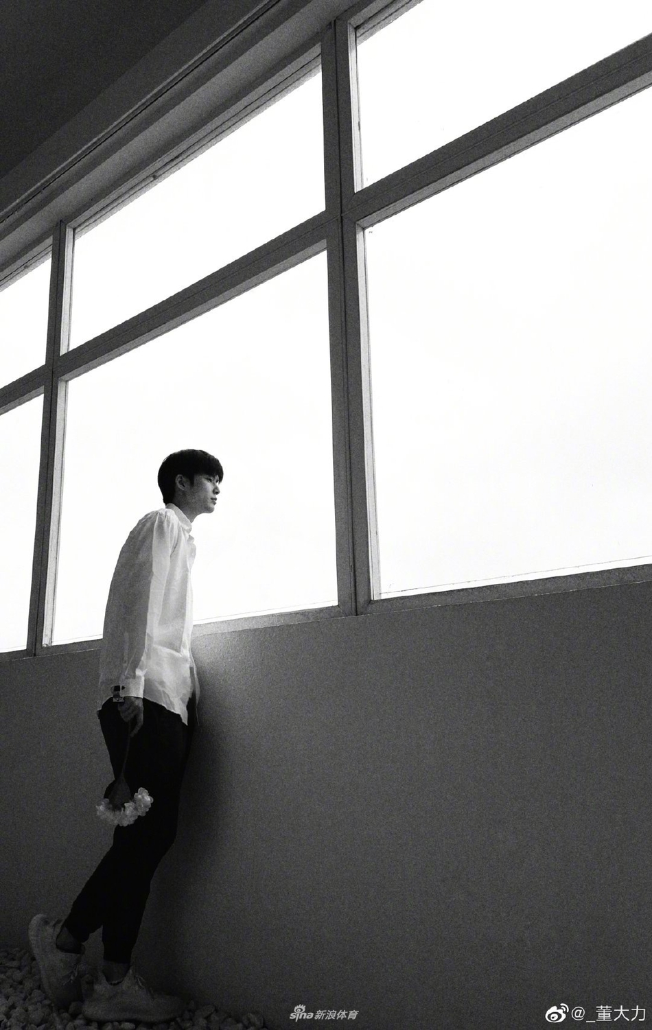 董力夏日清新写真 白衬衫阳光帅气少年感十足