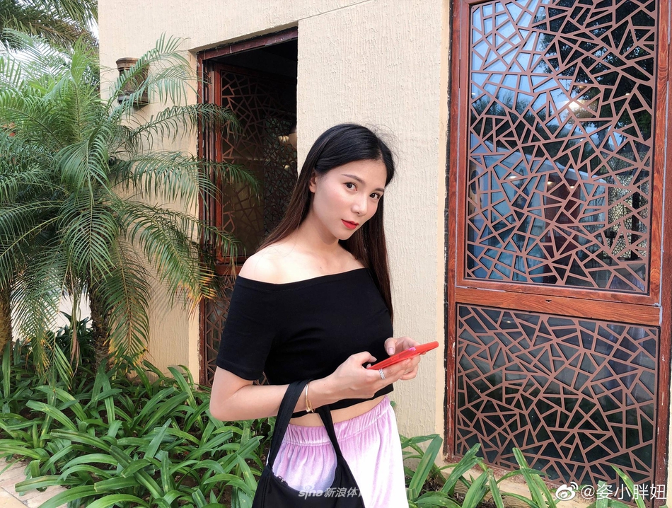 何姿凹造型秀美肩