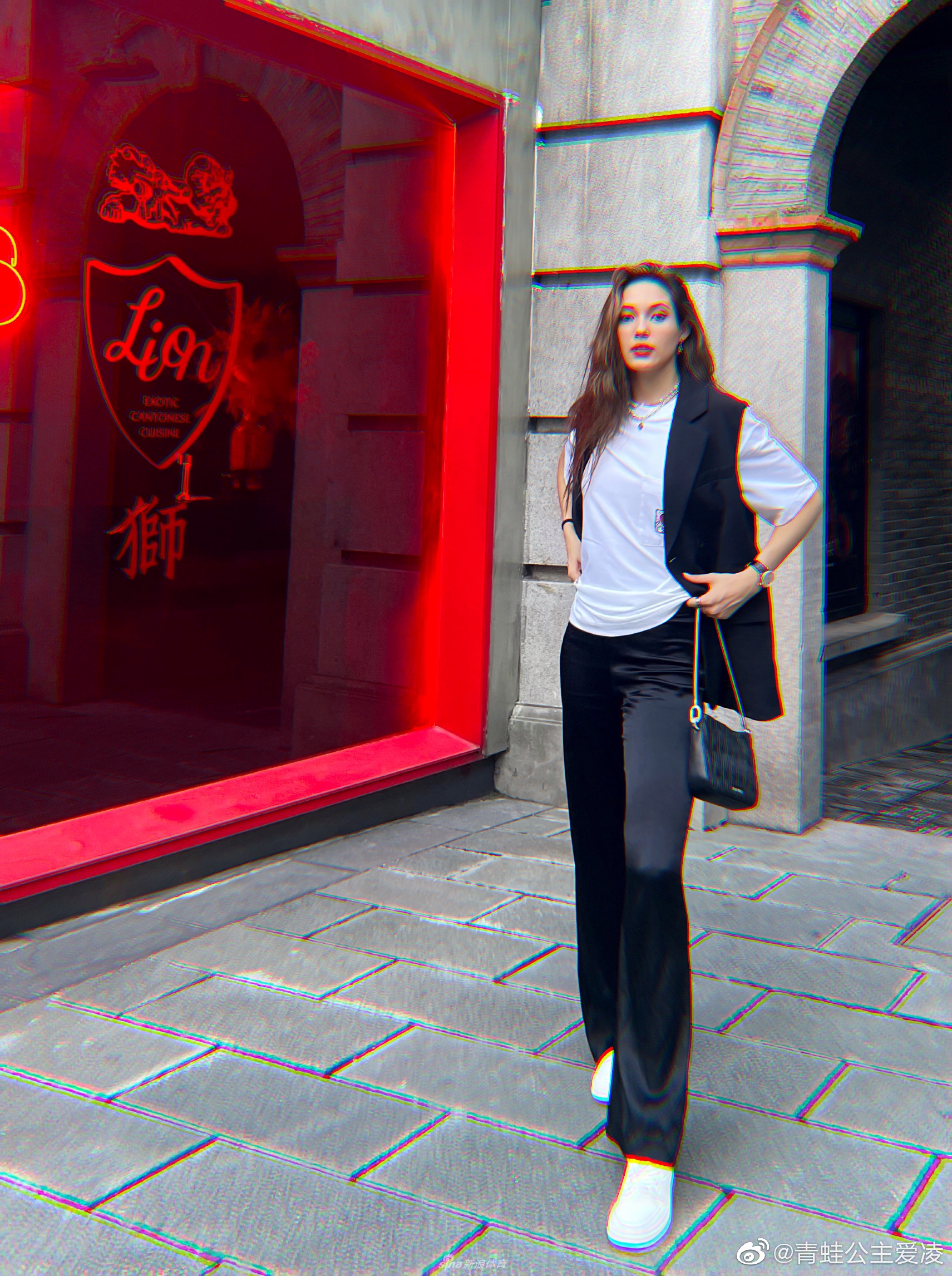 美艳迷人！冰雪美女谷爱凌的时尚穿搭