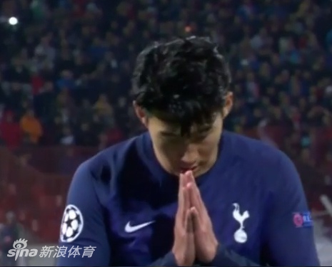 赞!孙兴O进球后双手合十致意戈麦斯
