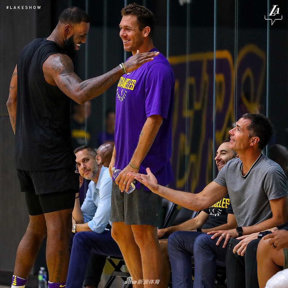 詹姆斯和湖人高层