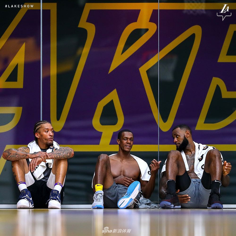 湖人训练备战新赛季 隆多成詹皇副手