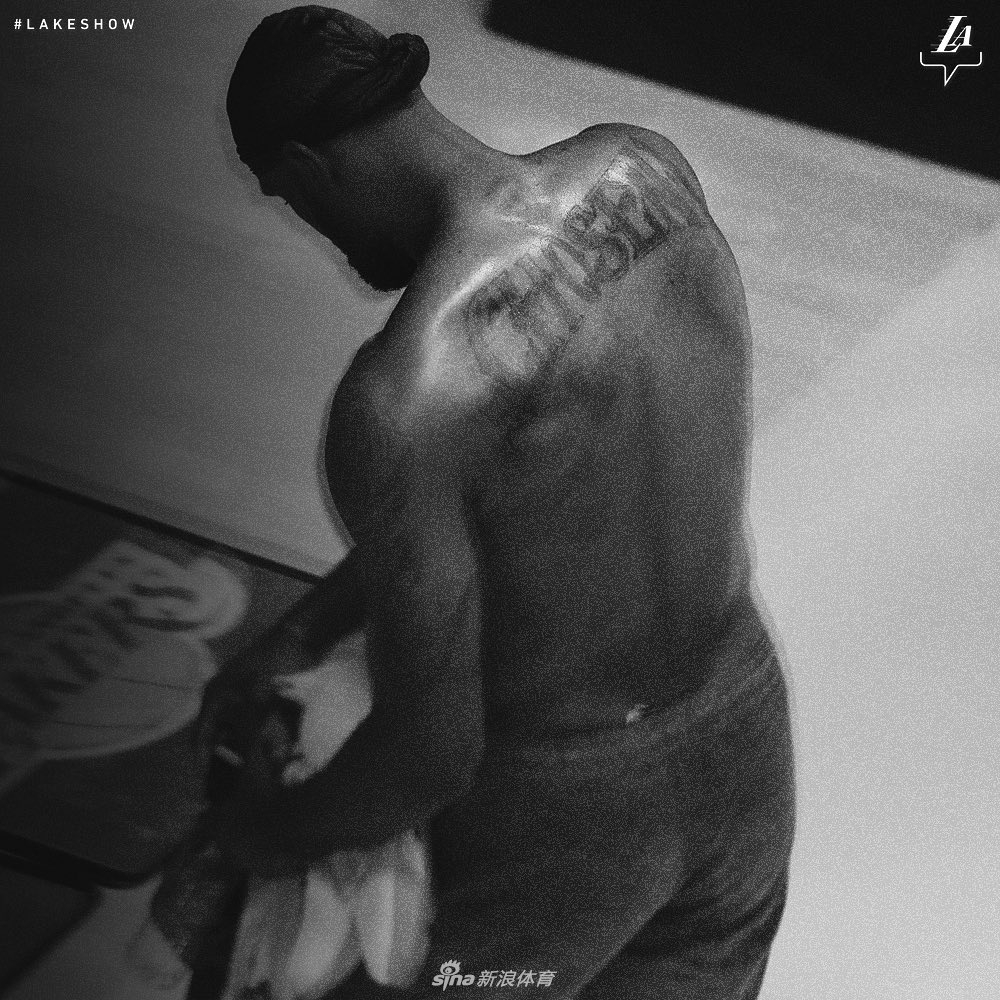 詹姆斯霸气背影