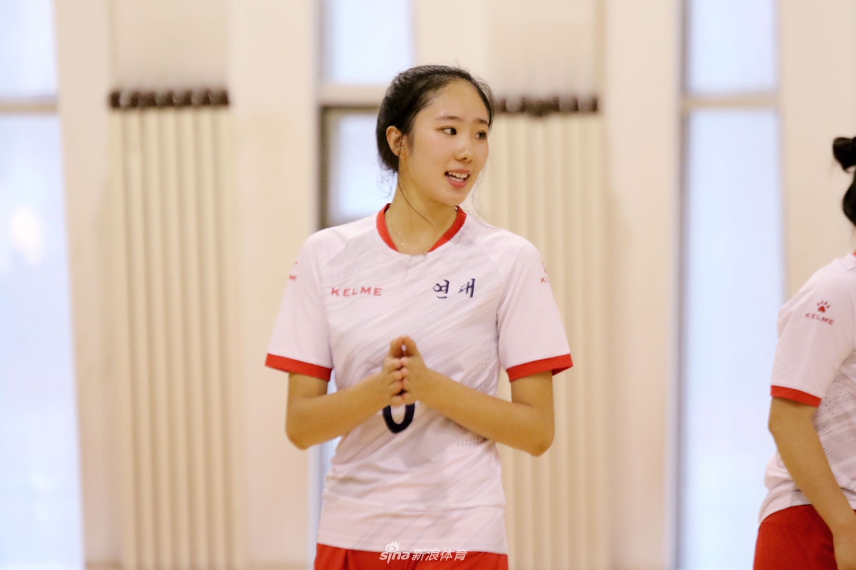 CUVA中国大学生排球联赛 女排颜值高分有人酷似刘亦菲