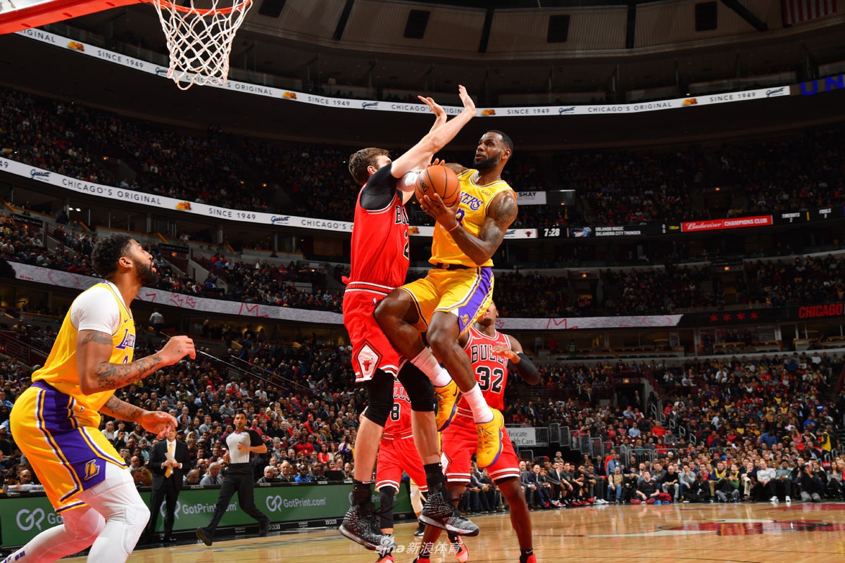 [NBA]湖人118-112公牛 詹姆斯砍三双大逆转