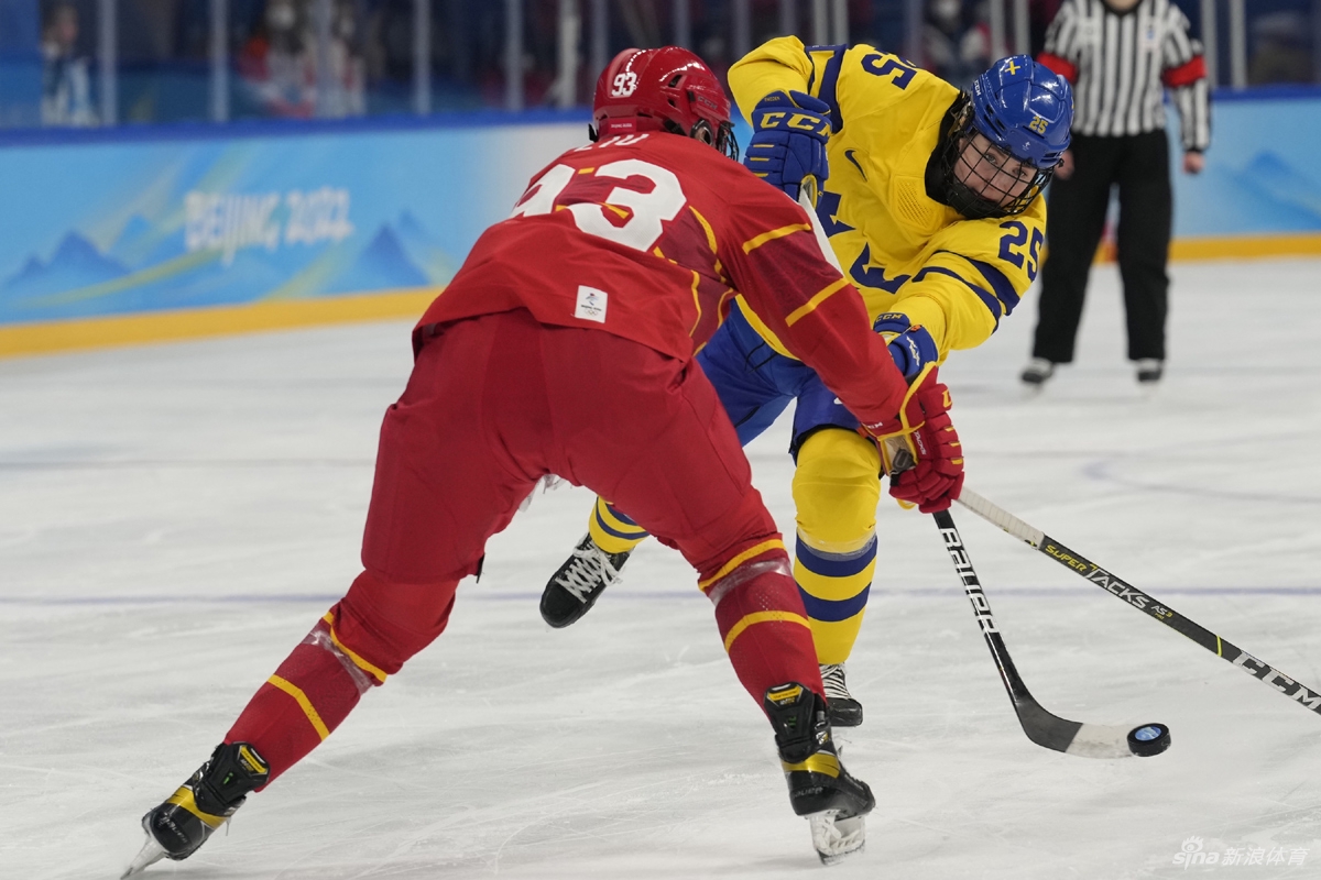 新浪直击中国女子冰球1-2负瑞典