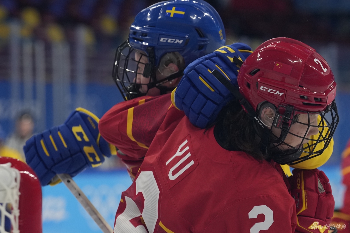 新浪直击中国女子冰球1-2负瑞典