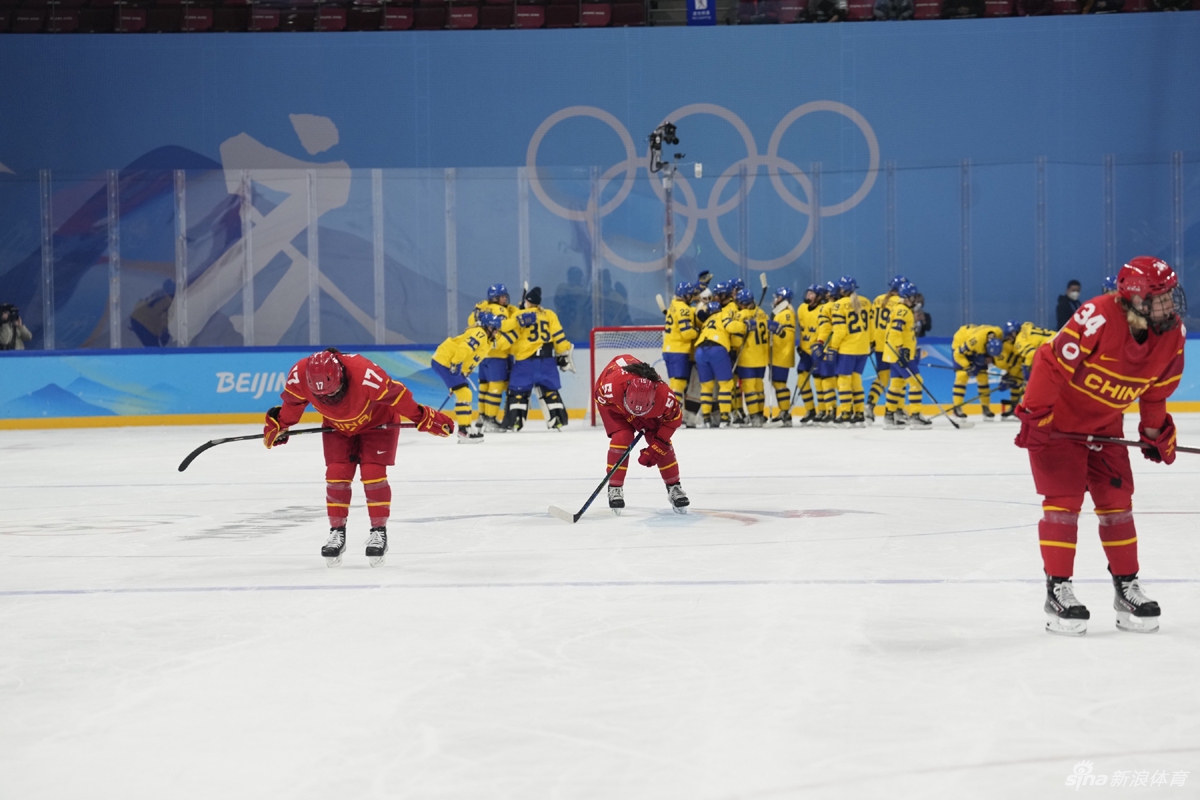 新浪直击中国女子冰球1-2负瑞典
