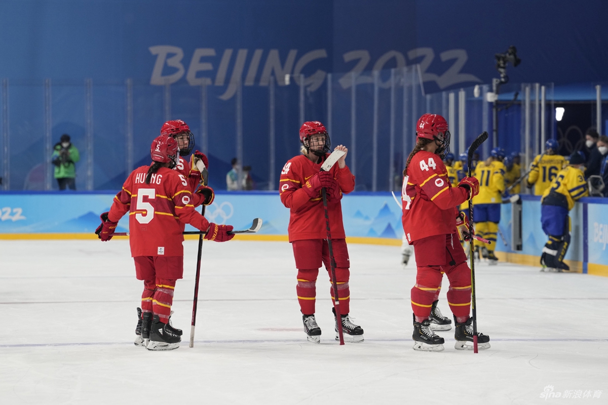 新浪直击中国女子冰球1-2负瑞典