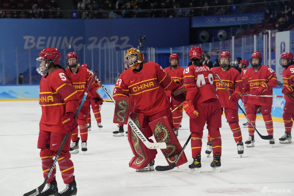 新浪直击中国女子冰球1-2负瑞典