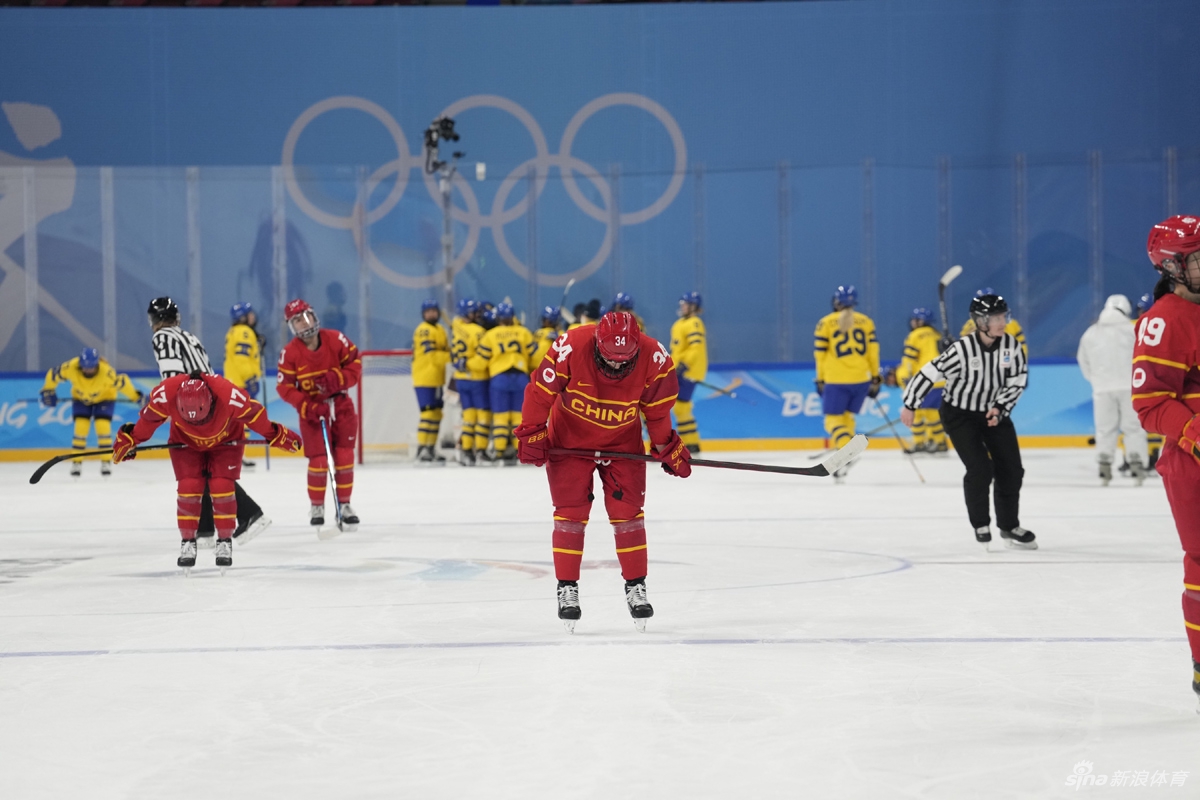 新浪直击中国女子冰球1-2负瑞典