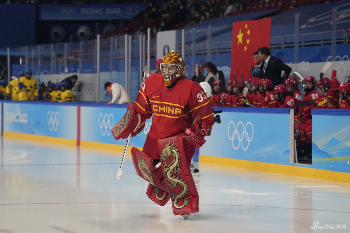 新浪直击中国女子冰球1-2负瑞典