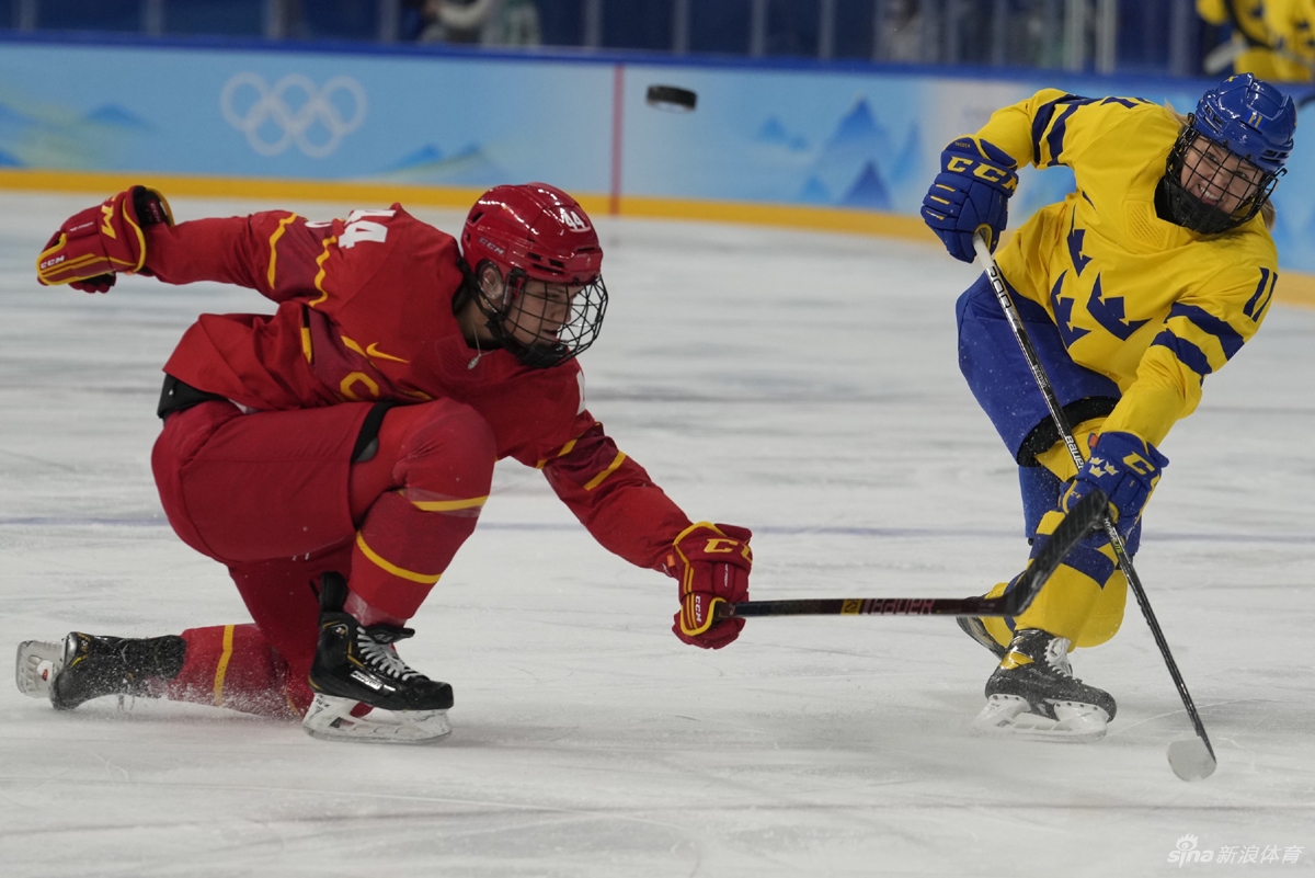 新浪直击中国女子冰球1-2负瑞典