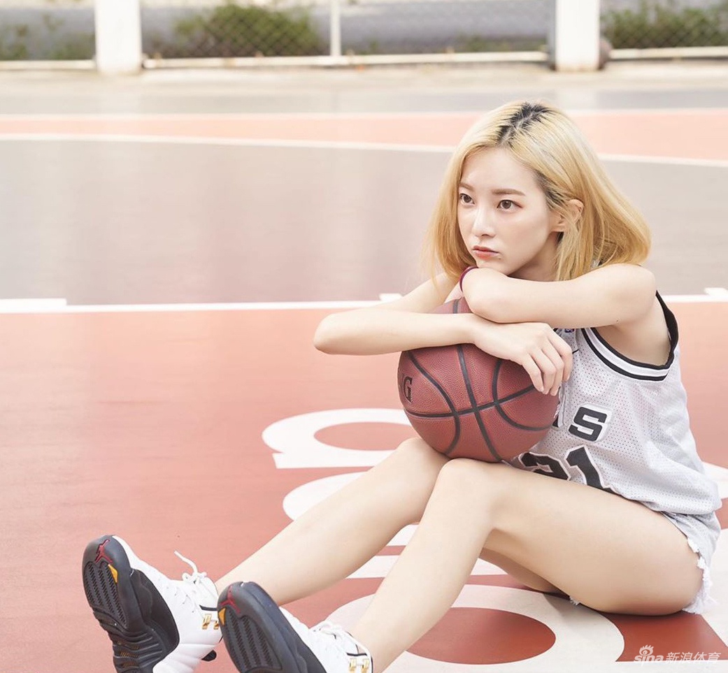 篮球宝贝为马刺代言最爱邓肯 想跟她单挑吗？