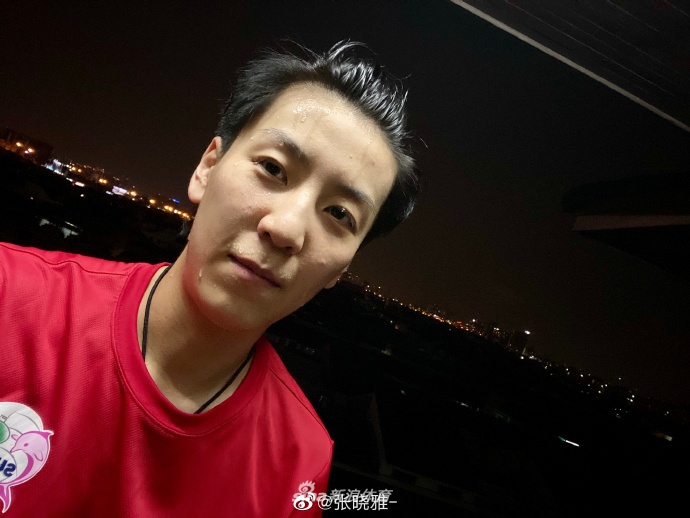 张晓雅居“家”锻炼 脑洞大开