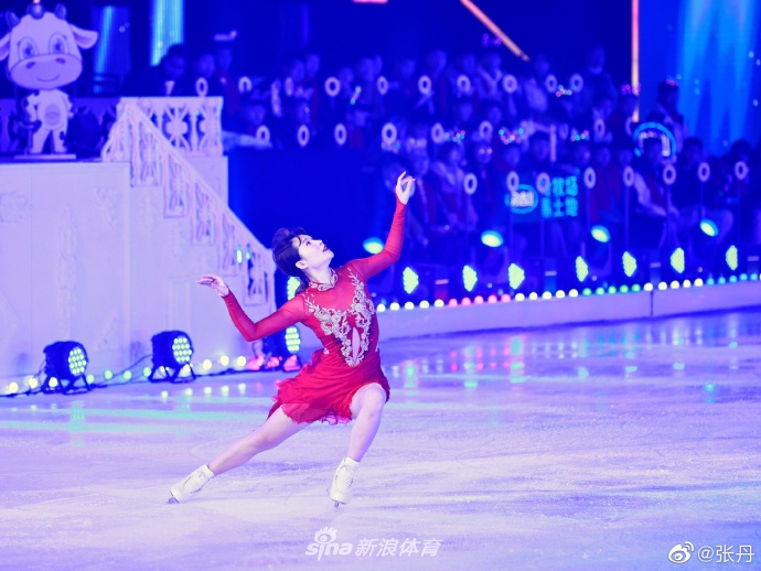 绝美！花滑张丹回到家乡表演晒美拍