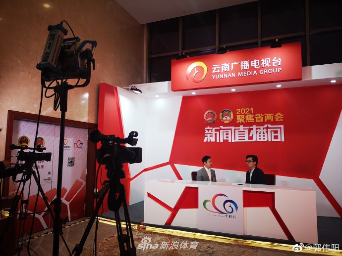 奥运会冠军郭伟阳参加云南两会晒照