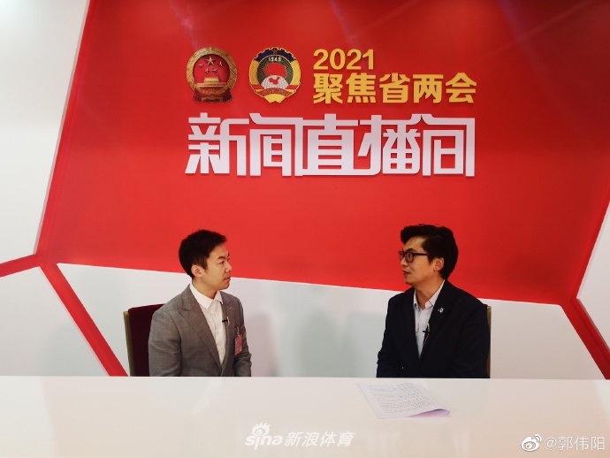 奥运会冠军郭伟阳参加云南两会晒照