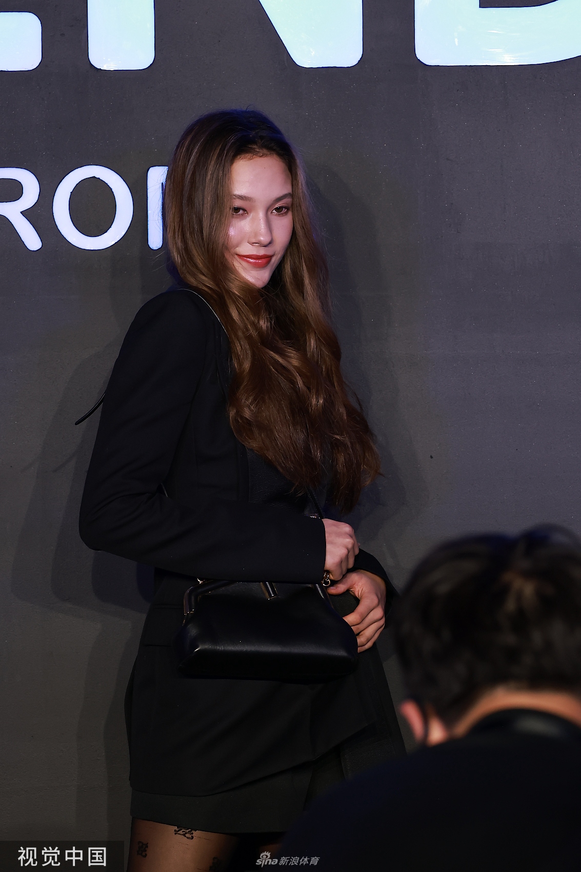 美艳迷人！冰雪美女谷爱凌的时尚穿搭