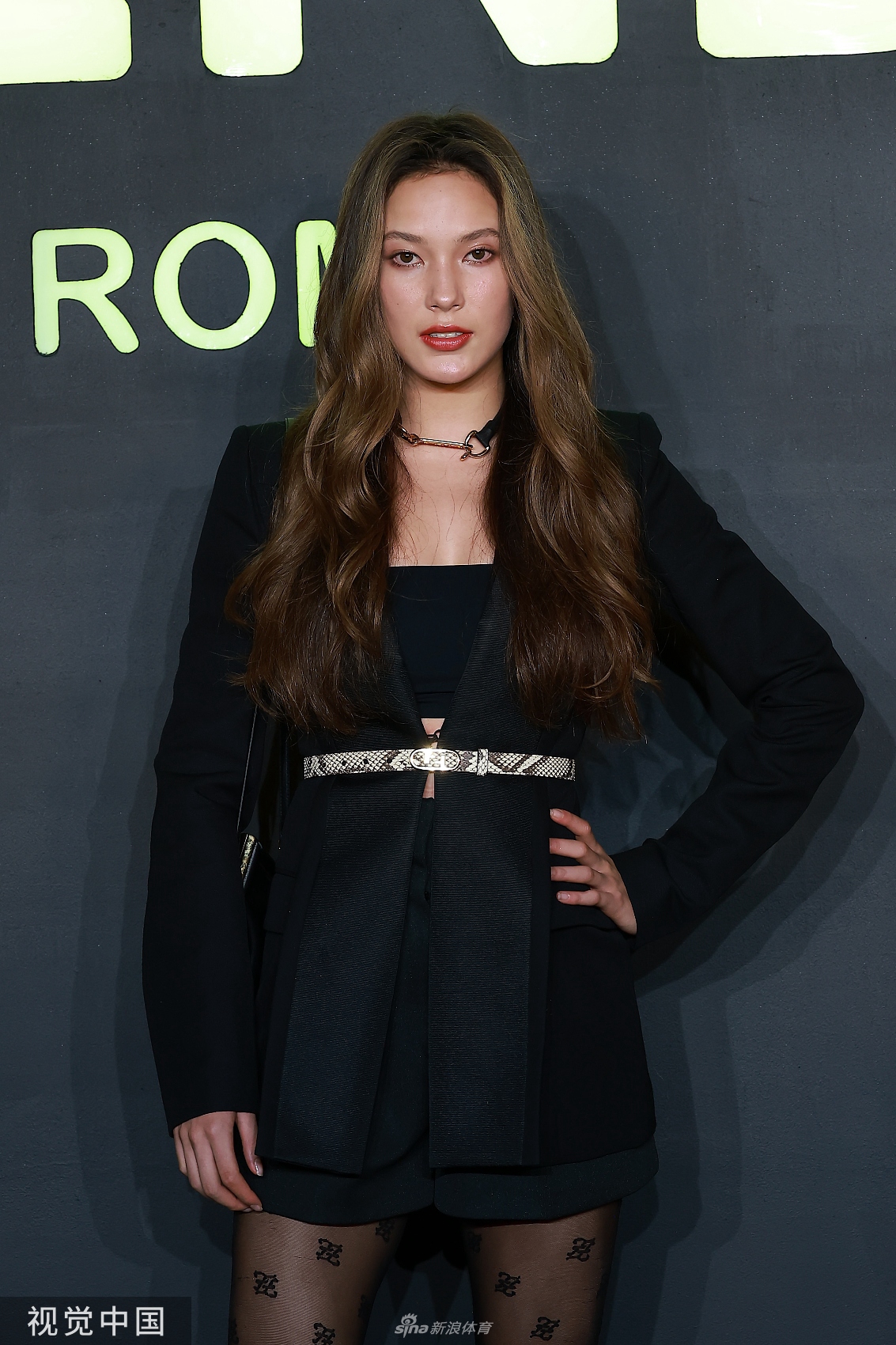 美艳迷人！冰雪美女谷爱凌的时尚穿搭