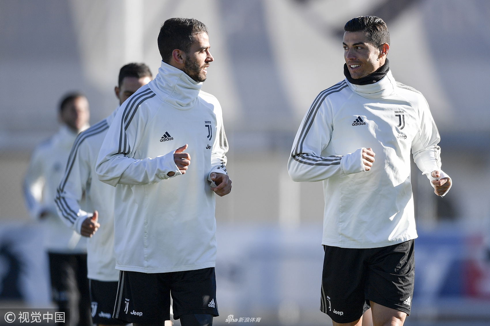 尤文训练备战意大利杯 C罗全力以赴