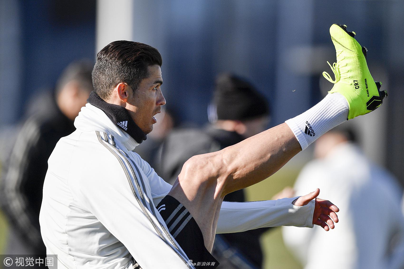 尤文训练备战意大利杯 C罗全力以赴