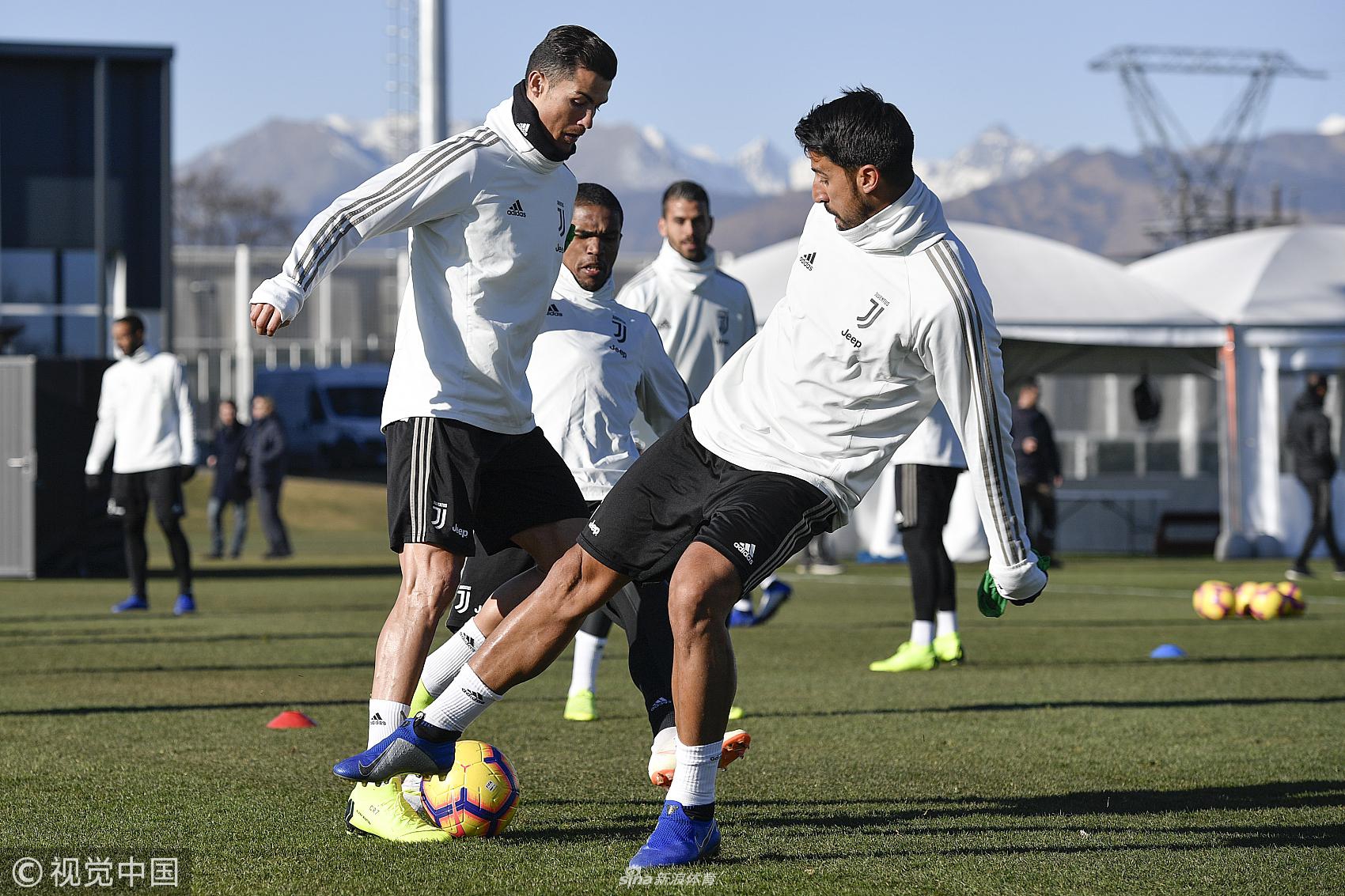 尤文训练备战意大利杯 C罗全力以赴