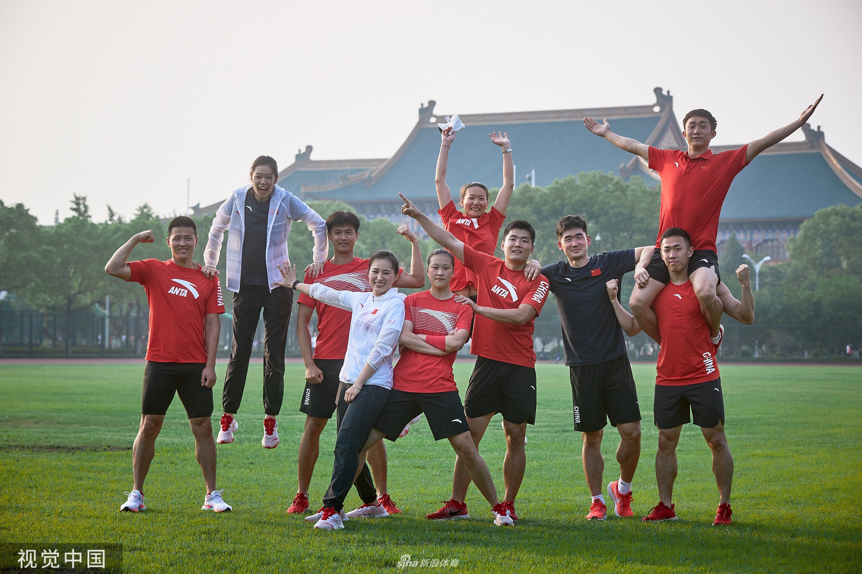 钢架雪车国家队拍摄写真 黎禹汐神似欧阳娜娜